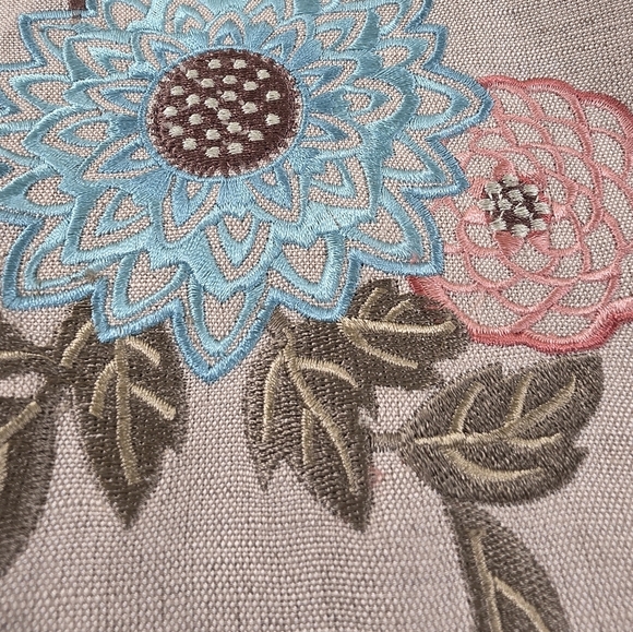 Mercer & Madison Cream Floral Embroidered Linen Blazer - Picture 6 of 8